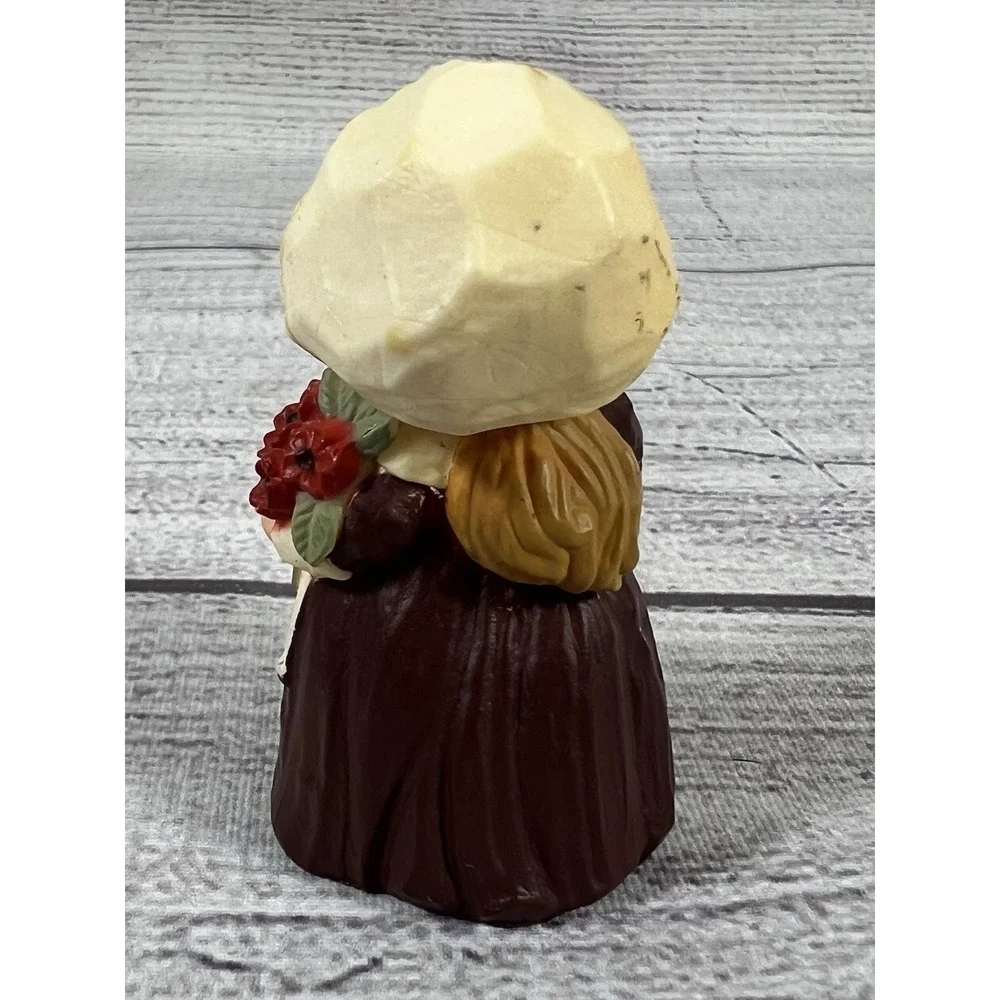 Vintage Hallmark Merry Miniatures Pilgrim Girl Figurine‎ Flowers 2